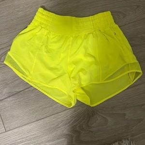 Lululemon high rise hotty hot shorts 2.5 inch